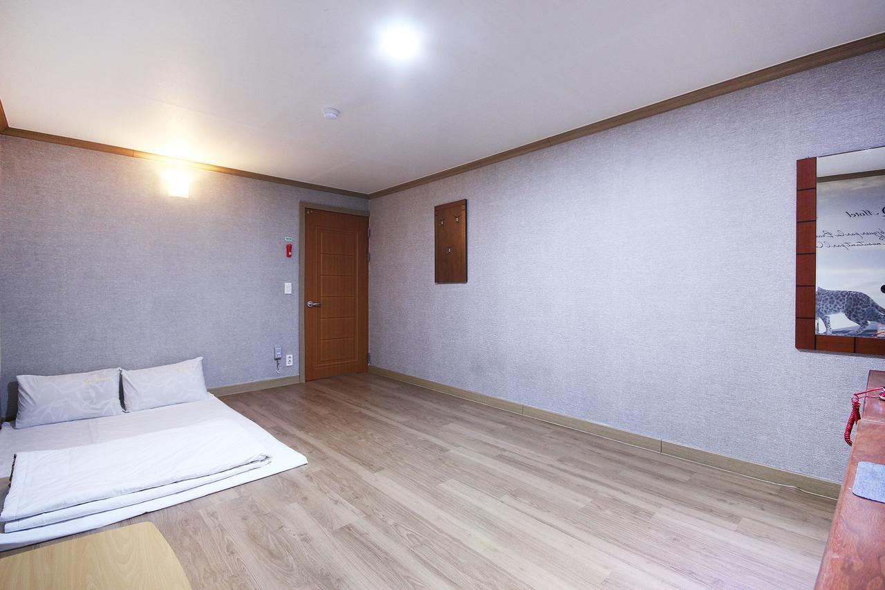 Happy Q Motel Andong Exterior photo