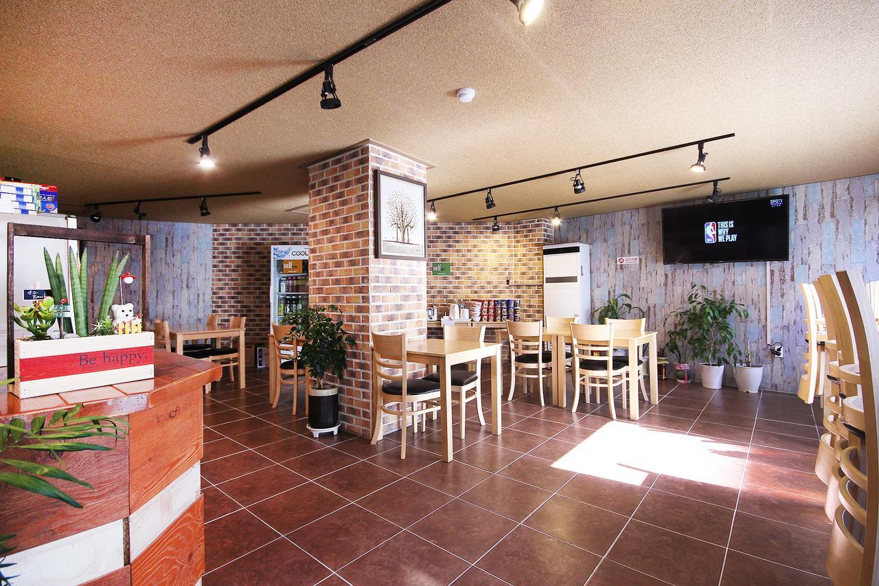 Happy Q Motel Andong Exterior photo