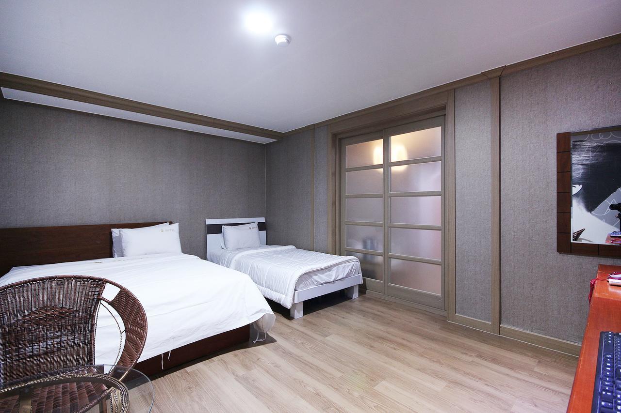 Happy Q Motel Andong Exterior photo