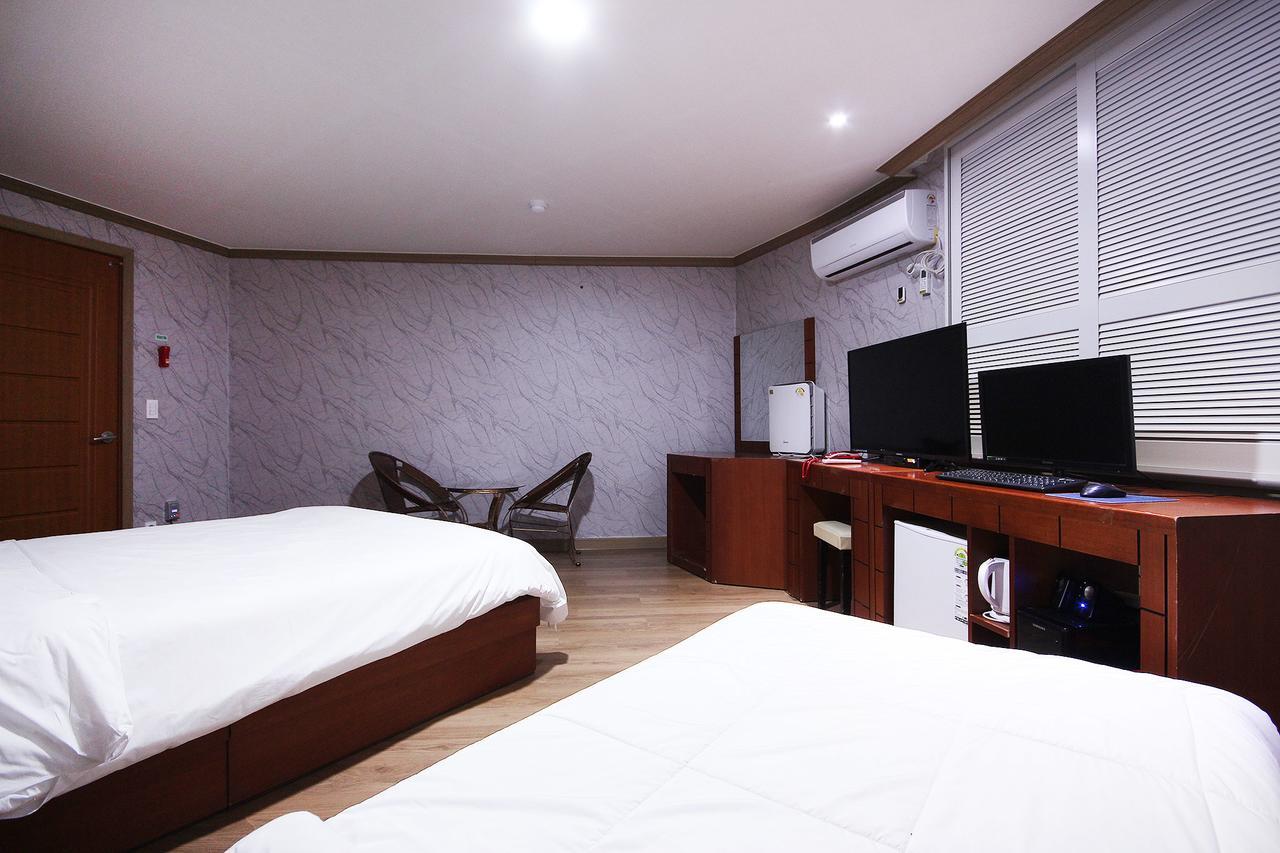 Happy Q Motel Andong Exterior photo