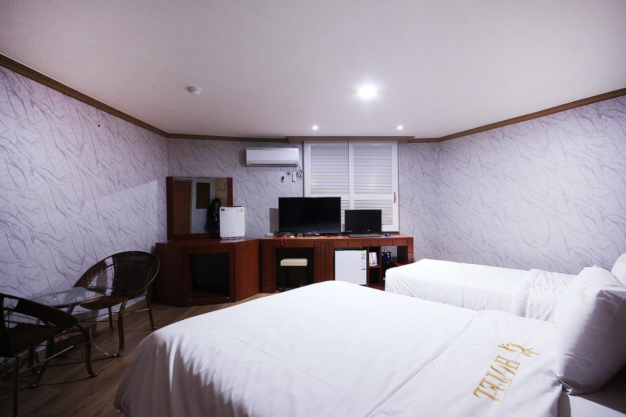Happy Q Motel Andong Exterior photo