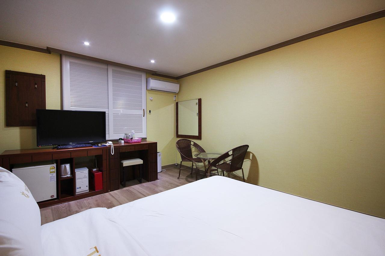 Happy Q Motel Andong Exterior photo