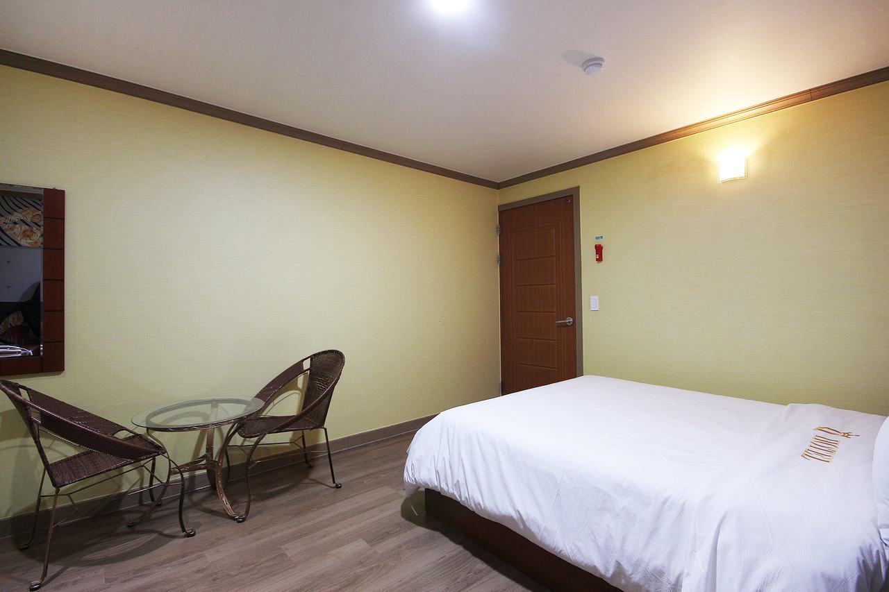 Happy Q Motel Andong Exterior photo
